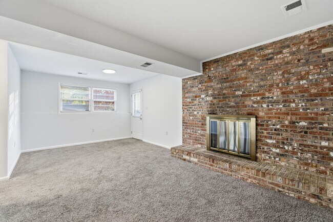 Foto del edificio - Charming 3 BR/2.5 BA Single-Family Home in...