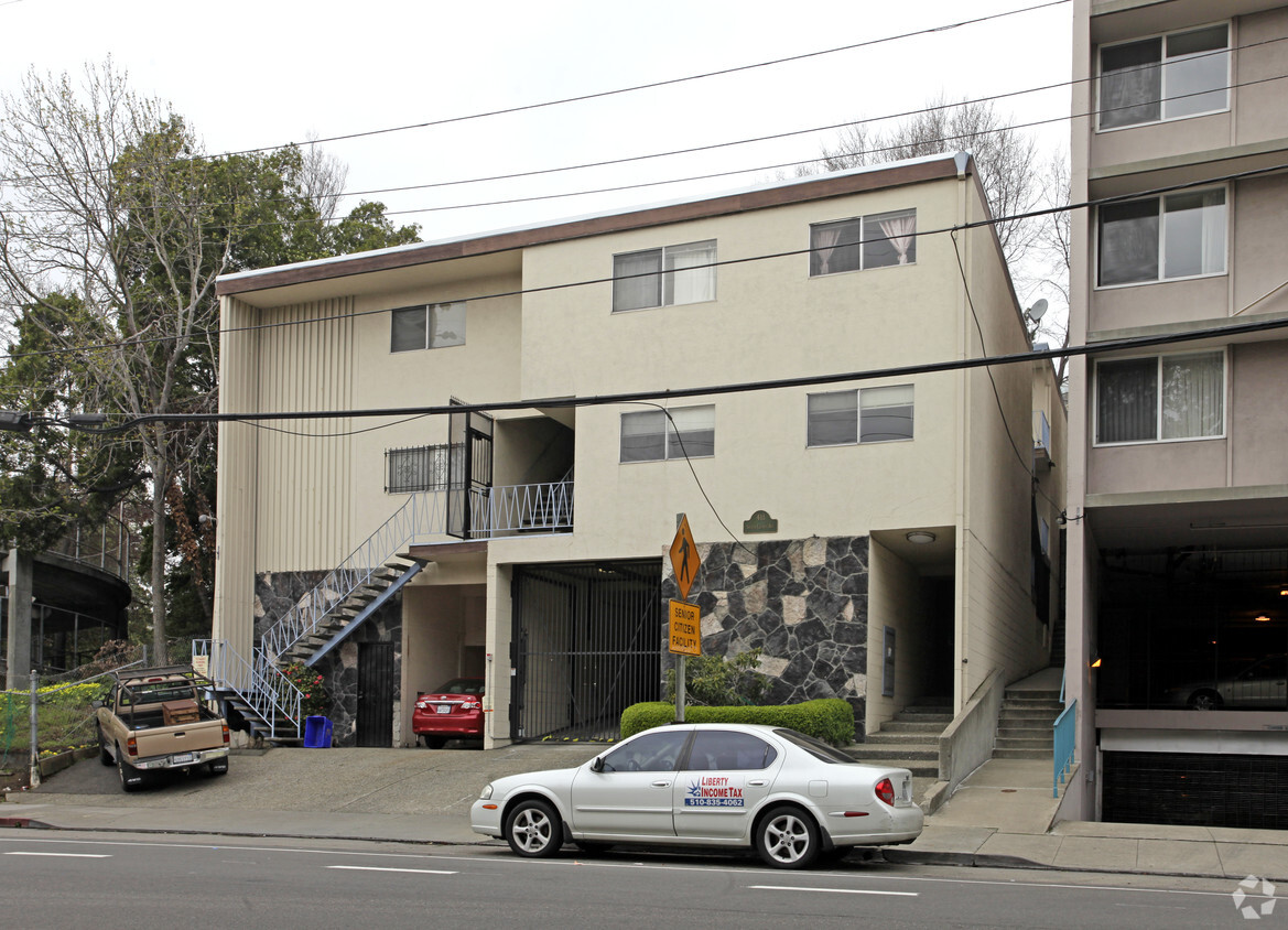 Primary Photo - 411 Santa Clara Ave