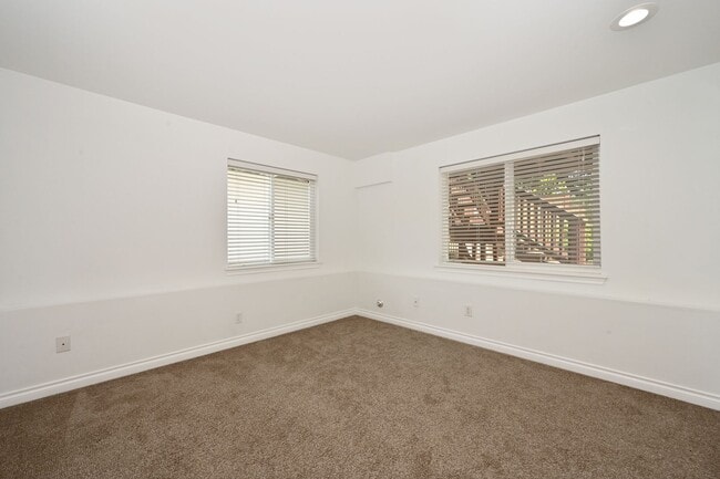 Building Photo - 3-Story Greenlake Home - Private Yard and ...