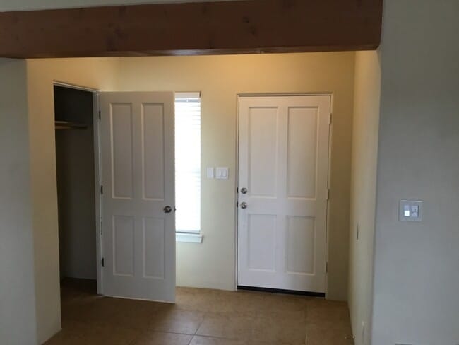 Building Photo - 709 Loma Pinon Loop NE