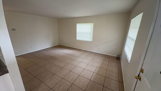 Foto del edificio - Newly Remodeled 2-Bedroom Duplex with Huge Fenced Backyard – Zephyrhills