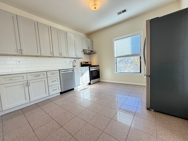 COCINA - 952 W Windsor Ave