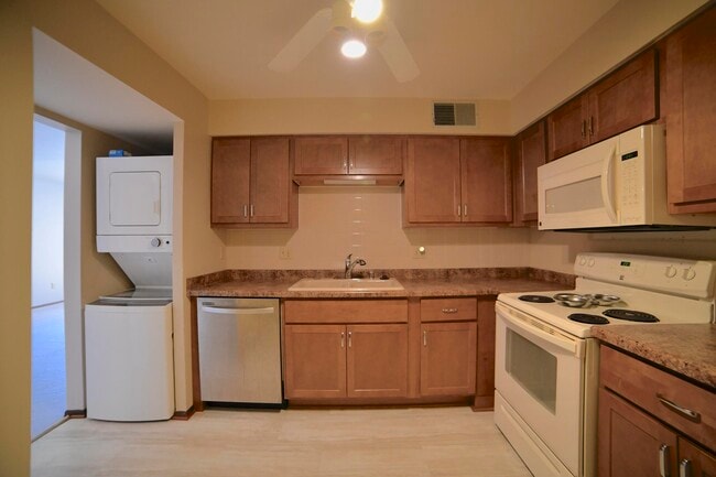 Foto del edificio - 1906 E Shorewood Blvd