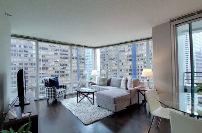 Foto del edificio - 245 E Ohio St