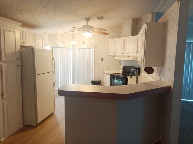 Foto del edificio - 841 W Colonial Cir