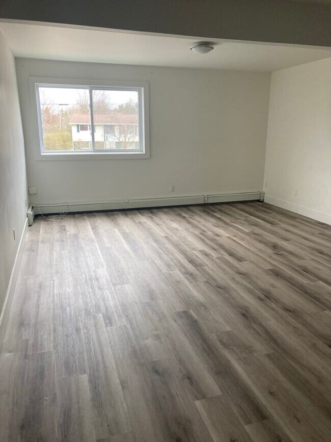 Photo du bâtiment - Fully Renovated Unit Available Now!
