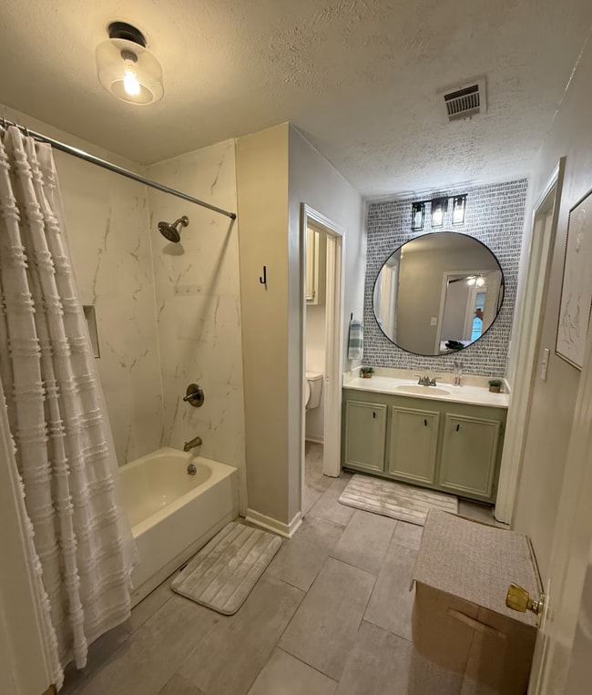 primary bathroom - 7008 Copper Cove