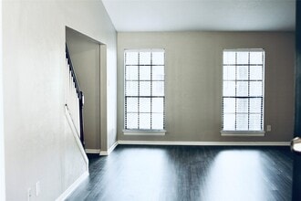 Building Photo - 4110 Valley Haven Dr