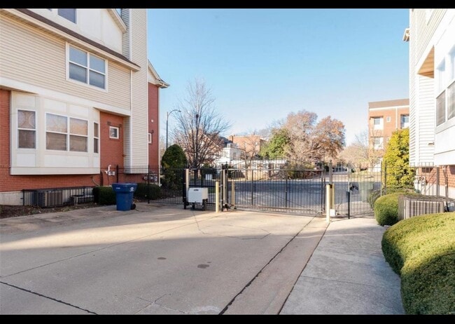 Building Photo - 5424 Delmar Ct