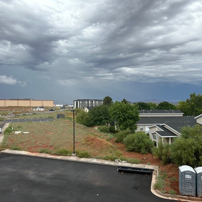 Building Photo - 179 Rock Canyon St