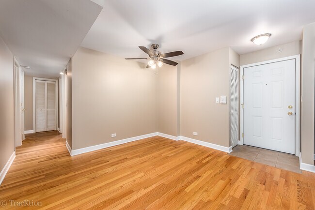 Building Photo - 10S771 Clarendon Hills Rd