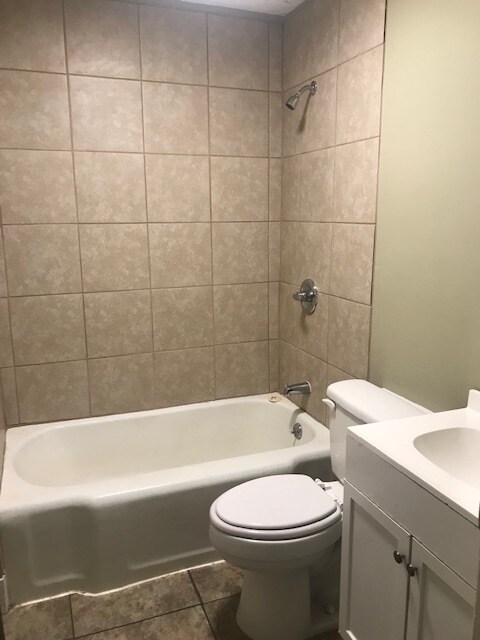 Baño - 128 Columbia Ave