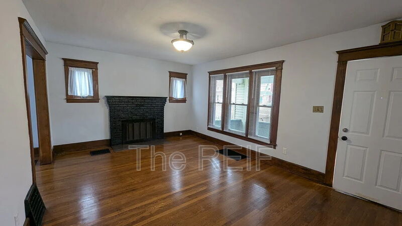 Primary Photo - 1317 W Shiawassee St