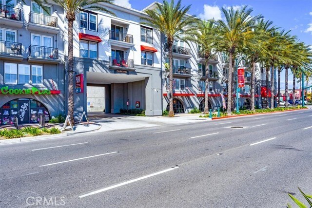 Foto del edificio - 1801 E Katella Ave