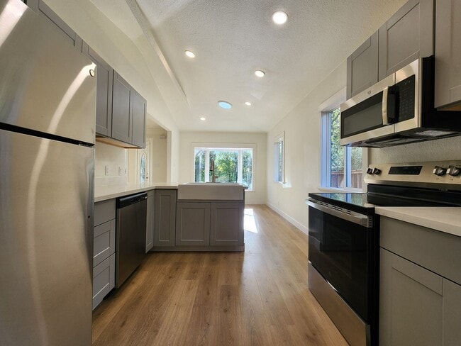 Foto del edificio - 715 Boyes Blvd