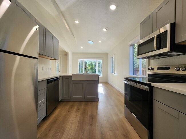 Building Photo - 715 Boyes Blvd