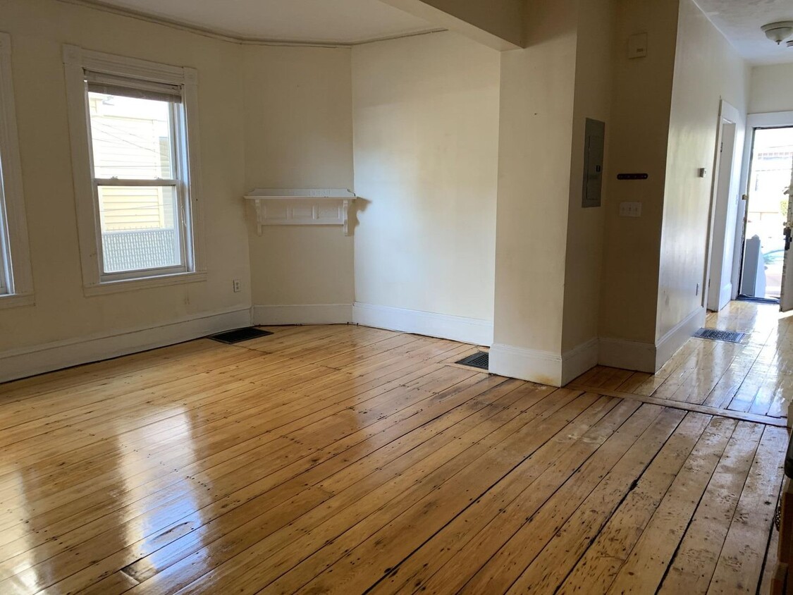 Foto principal - Allston 3-bed SEP25