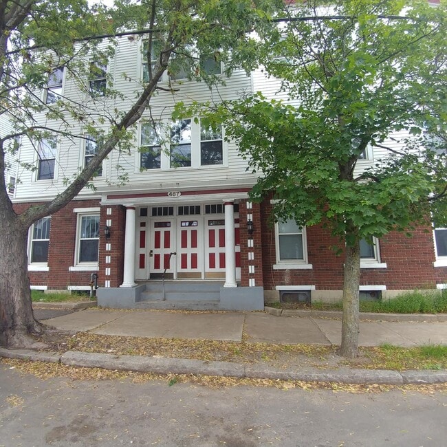 Building Photo - 461 Maple St