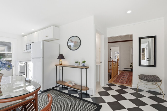 Building Photo - 32 Bolton St