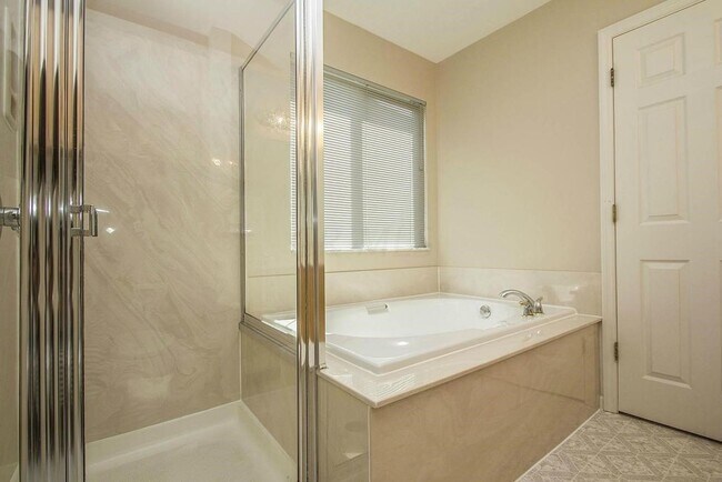 Foto del edificio - 2220 Pleasant Colony Dr