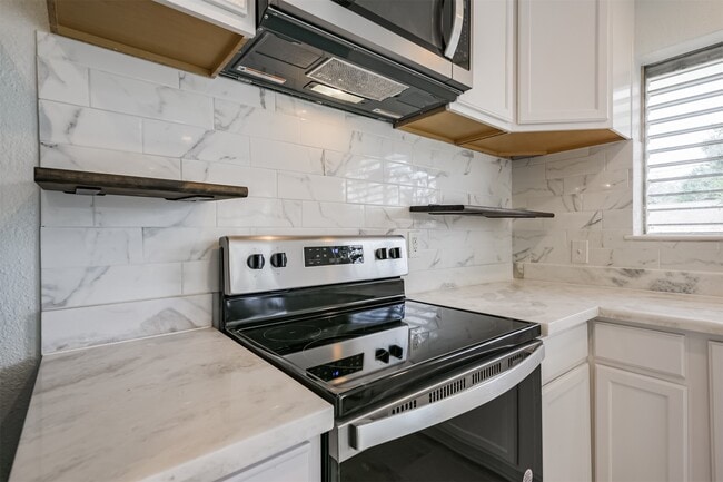 Building Photo - 2114 Shasta Dr