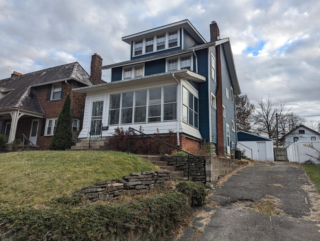 Primary Photo - 2511 Ridge Ave