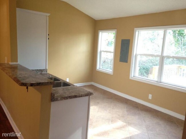 Building Photo - 3 br, 1 bath House - 124 Riverview Court