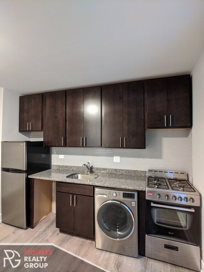 Foto del edificio - 423 W Belden Ave