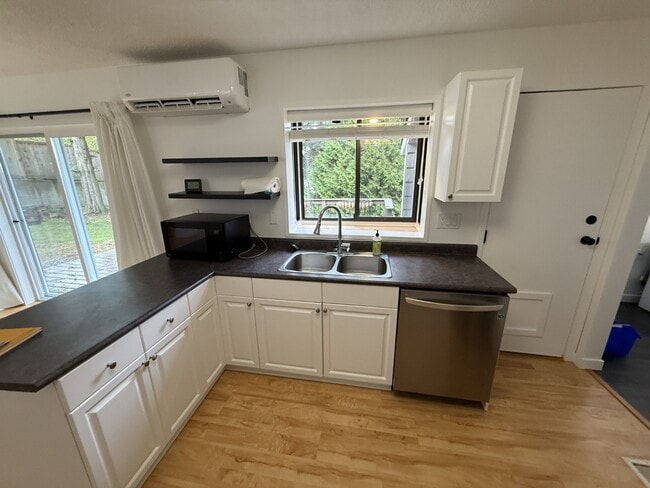 Building Photo - 5479 Clipper Dr