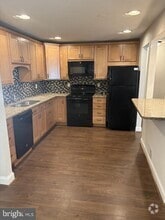 Building Photo - 1107 Raintree Ln