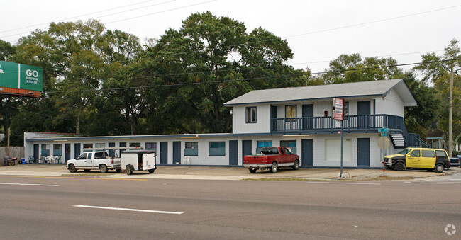 Building Photo - Berry's Apartments