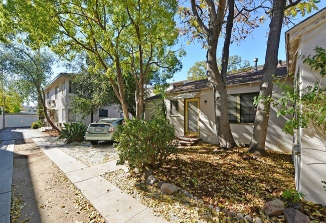 Foto del edificio - 1430 Rock Glen Ave