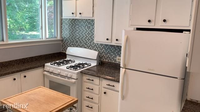 Building Photo - 3 br, 1 bath Duplex - 15 Genesee Ave 2nd F...
