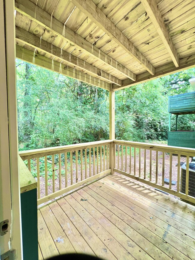 Building Photo - 601 Skyview Dr