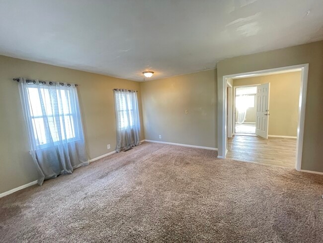 Living Room - 1301 E Broadbeck Dr