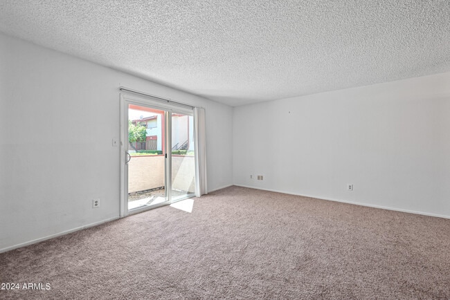 Building Photo - 4211 E Palm Ln