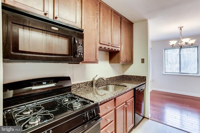 Foto del edificio - 2860 Dover Ln