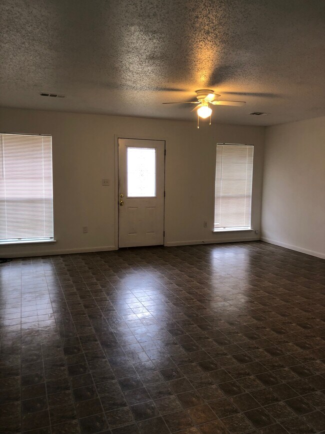 Livingroom - 419 Carbon Dr