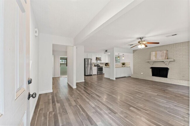 Building Photo - 12130 Acorn Oak St