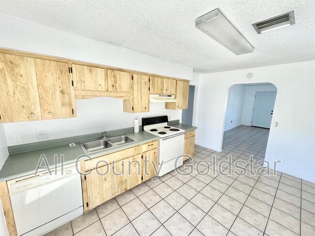 Building Photo - 1719 Florence Ave