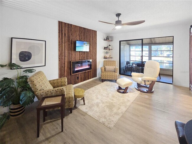 Foto del edificio - 623 Midway Dr