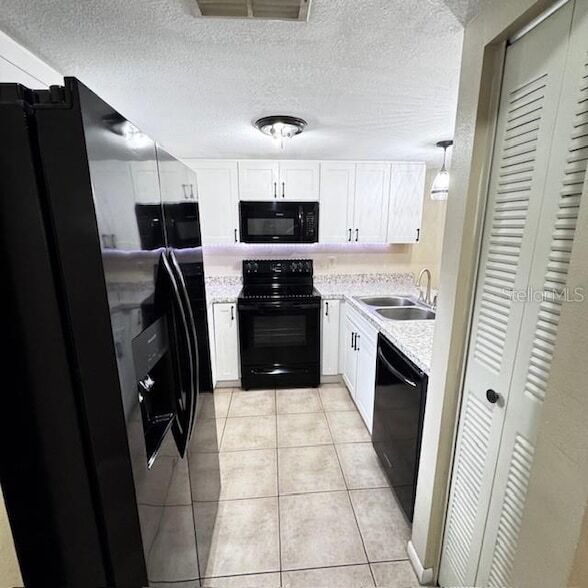Foto del edificio - 10128 Lake Oak Cir