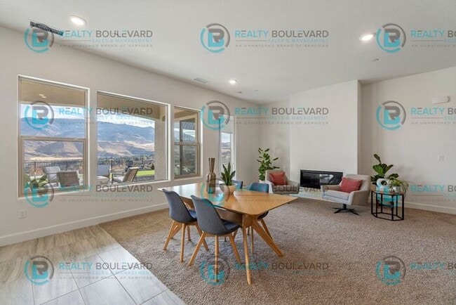 Building Photo - Stylish 3-Bedroom Sanctuary with Sophistic...