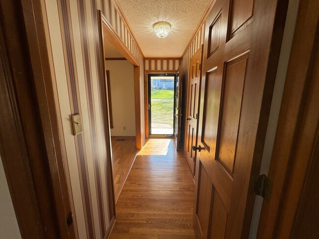 Building Photo - Available to Show