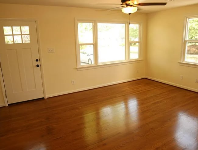 Building Photo - 7966 Kenmore Dr