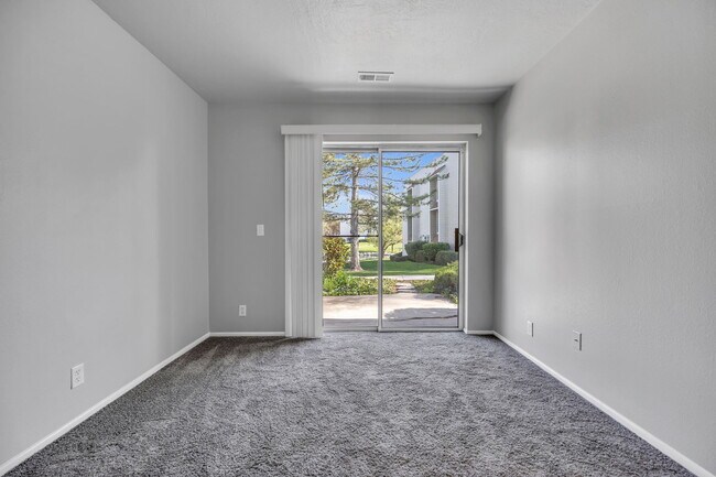 Foto del edificio - 1044 E Quail Park Dr