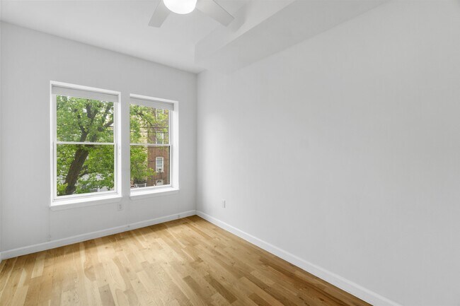 Building Photo - 936 Pavonia Ave