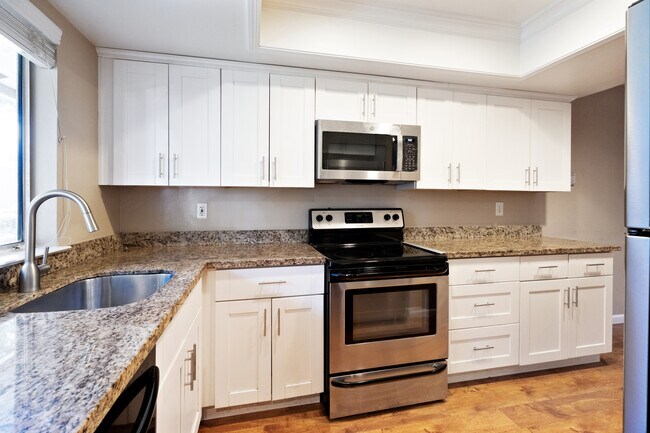 Kitchen - 3344 Landess Ave