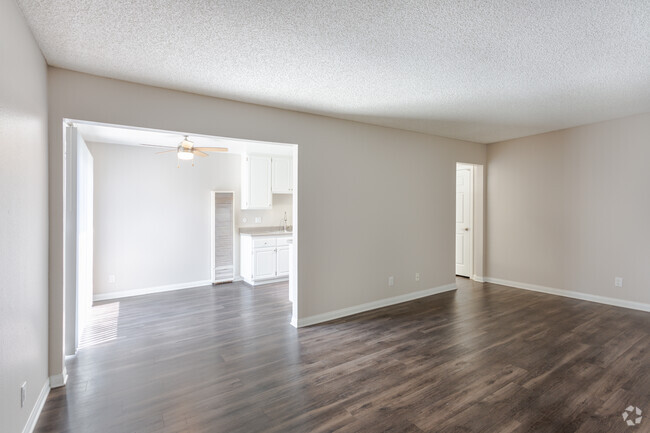 1HAB, 1BA - 820 ft² - 143 Pacific Pointe South Apartments