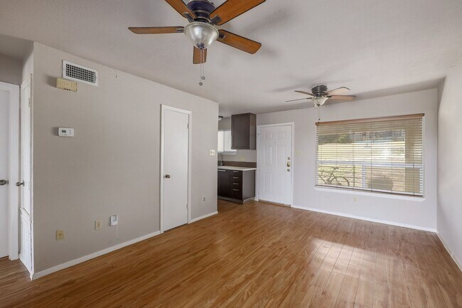 Foto del edificio - PARKER SQUARE CONDO - NEAR DOWNTOWN - PRIV...